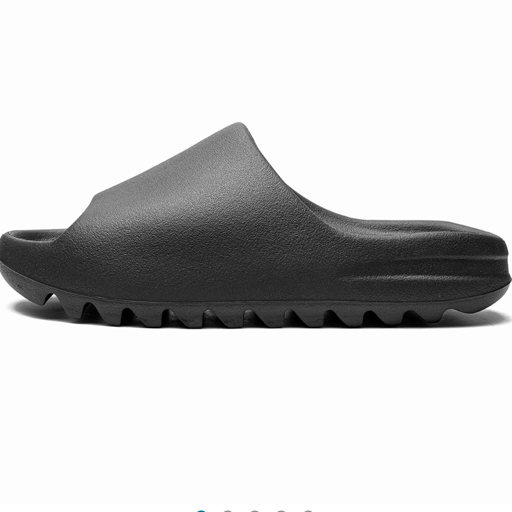 NIB Yeezy Slides